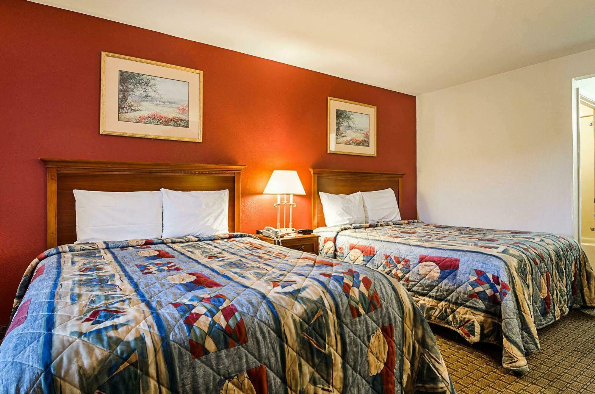 Econo Lodge Richmond Exterior photo